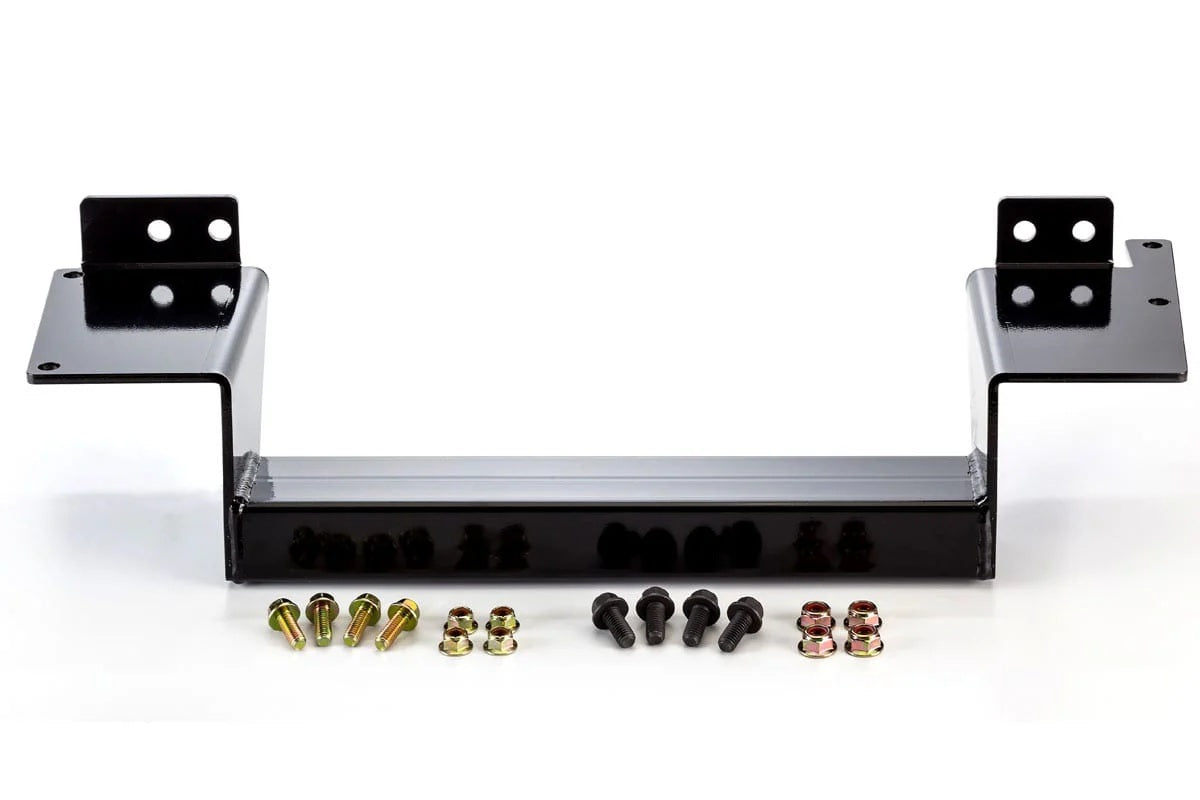 Traverse de support pour installer un moteur Cummins 6BT (1973-1987) sur un châssis Chevrolet.
